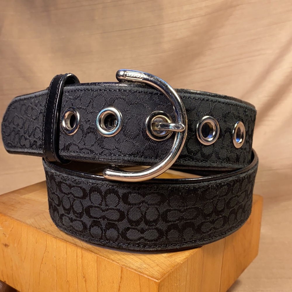 Coach leather/iconic logo vintage timeless belt